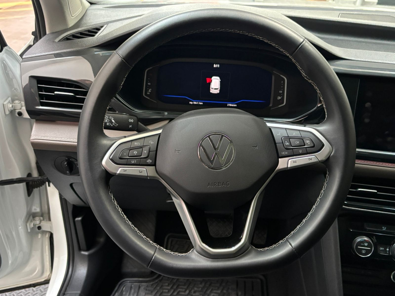 Volkswagen Taos  5 pts. Highline Black, 1.4T, 150 HP, TA, piel, f. led, TP, rieles en techo, RA-18 2022